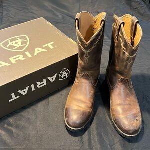 Woman’s Ariat Heritage Roper Size 7.5 Distressed Brown